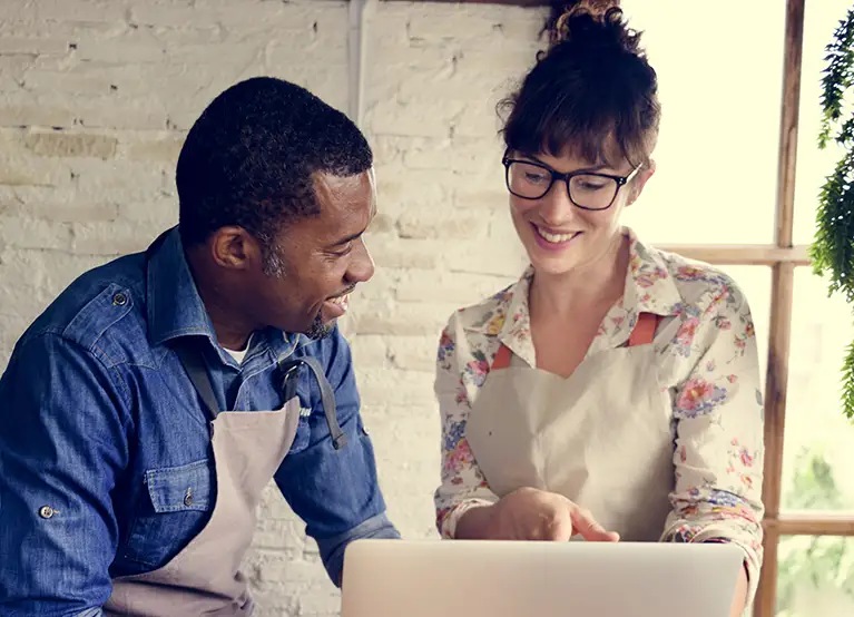 man and woman looking at computer screen for small group vision and dental plans